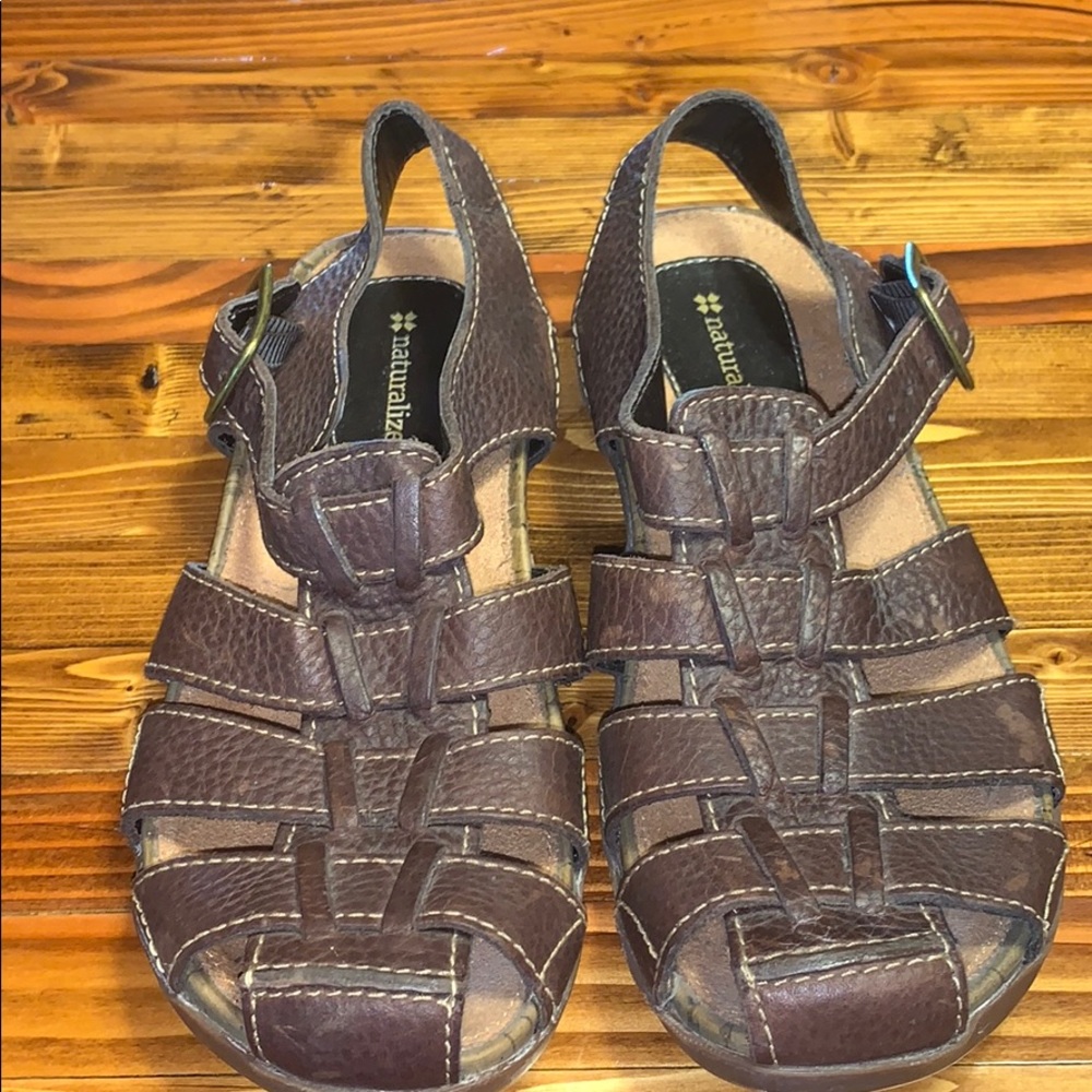 NWOT naturalizer sandals Merlin style